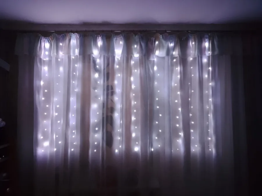 Cortina de luces 2x1.5 m, 150 LED, blanco frío, "gotas LED" de USB, 8 modos + control remoto