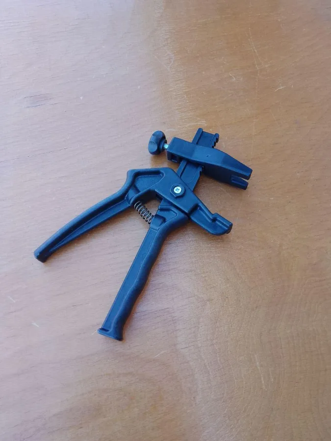 Narzędzie do SVP (pistolet do stalowych profili wodociągowych), plastikowa obudowa