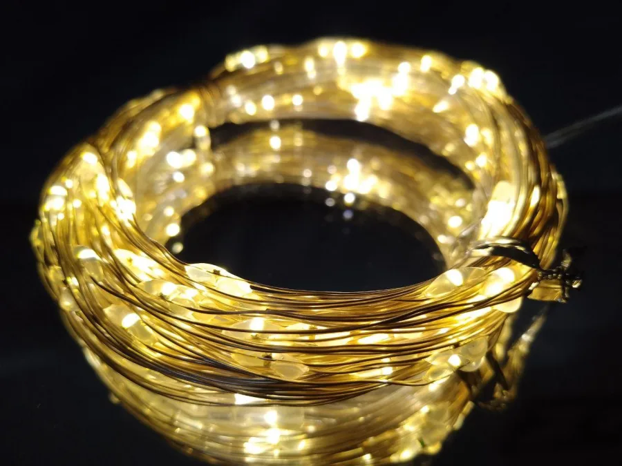 Guirlande à piles "gouttes LED" 10 m, 100 LED, couleur blanc chaud — acheter pour décorer une pièce